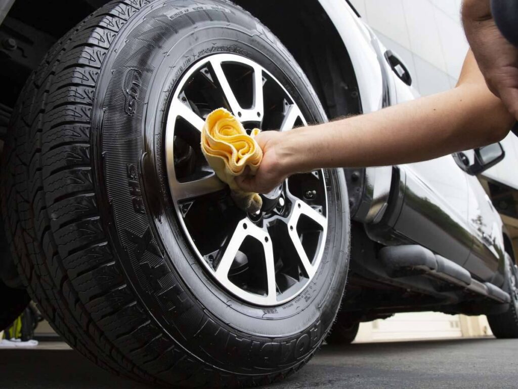 Meguiars-Ultimate-Waterless-Wheel-Tire4