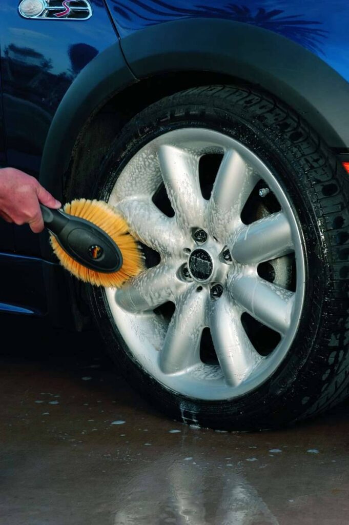 Meguiars-Versa-Angle-Wheel-Face-Brush3